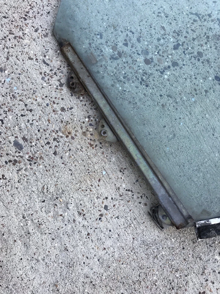 1236700810 REAR WINDOW C123 230C 230CE 280C 280CE 300CD 300CDT RIGHT $750.00 - Image 2 of 2