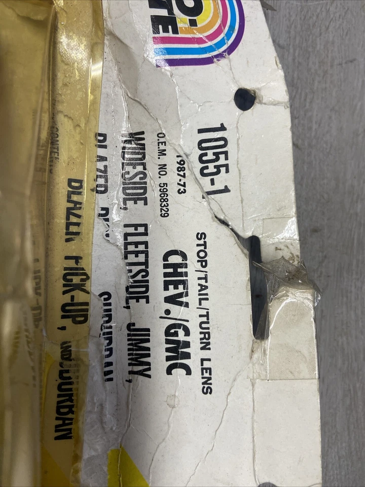 1973-1987 GMC CHEVY PICK UP TRUCK JIMMY BLAZER SUBURBAN TAIL LIGHT LH SIDE - Image 2 of 4