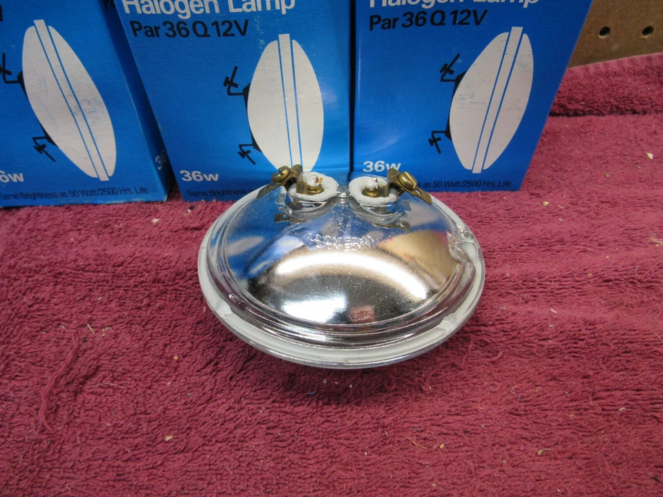(8) Vintage NOS Philips GTE 55100 Par36Q 36W VNSP 12V Light Bulb Lamp - Image 2 of 4