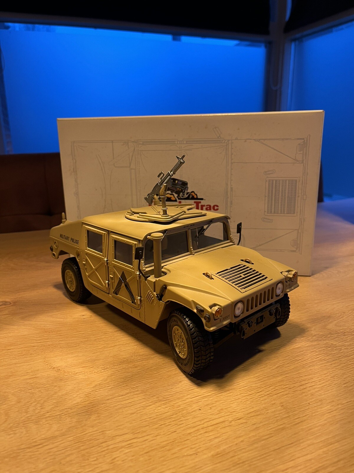 EXOTO Hummer H1 Humvee Military Police Sand 1997 1:18 Thunder Trac