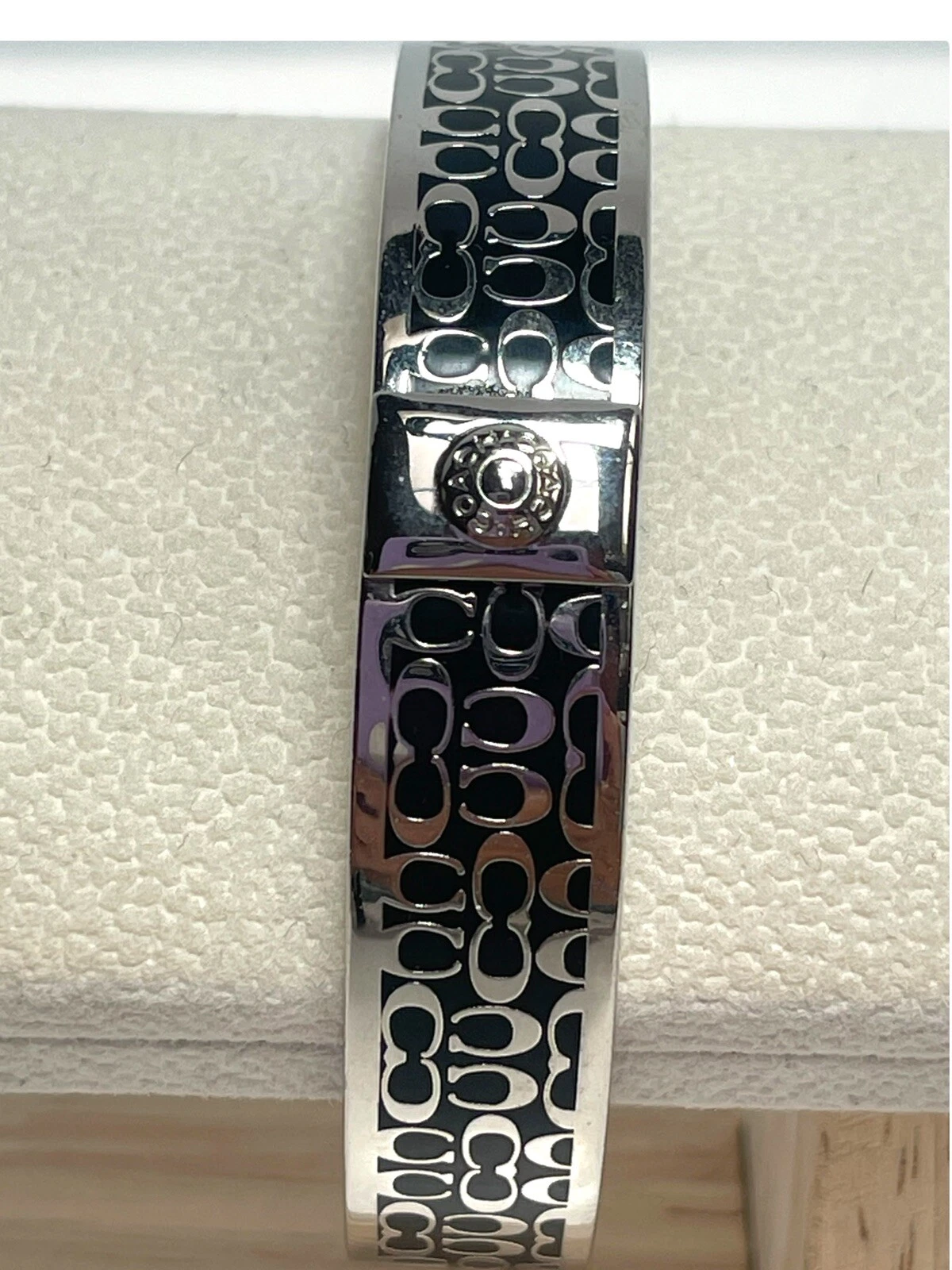 Bracciale COACH Signature C 1 2” tono argento lucido. Vedi foto per taglia