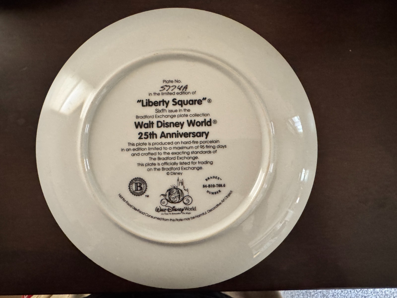 Bradford Exchange 12 Walt Disney World 25th Anniversary 8" Plate Set & Frame
