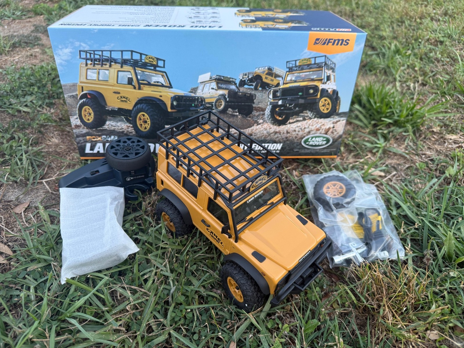 FMS 1/24th Land Rover Defender D90 RTR Yellow FMS12491RTRYL 