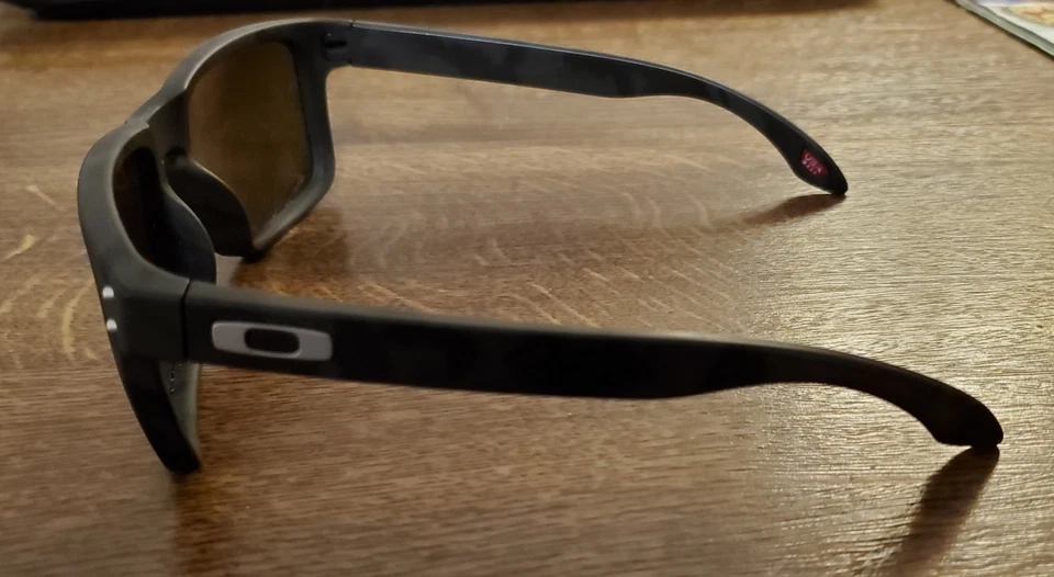Oakley Holbrook, Foto 2 von 3