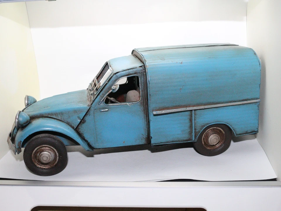 2 CV FOURGONNETTE en tôle fait main. 1/18° - bleue - 27,5 cm - Photo 3/4