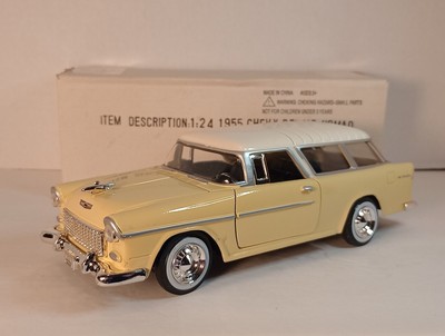 Motormax 1955 Chevy Bel Air Nomad Open Doors & Hood 1:24 Diecast W/ Box