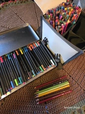 Artist Lot (~300 Pcs): Arteza Fineliners & Kalour Colored Pencils w/ Cases