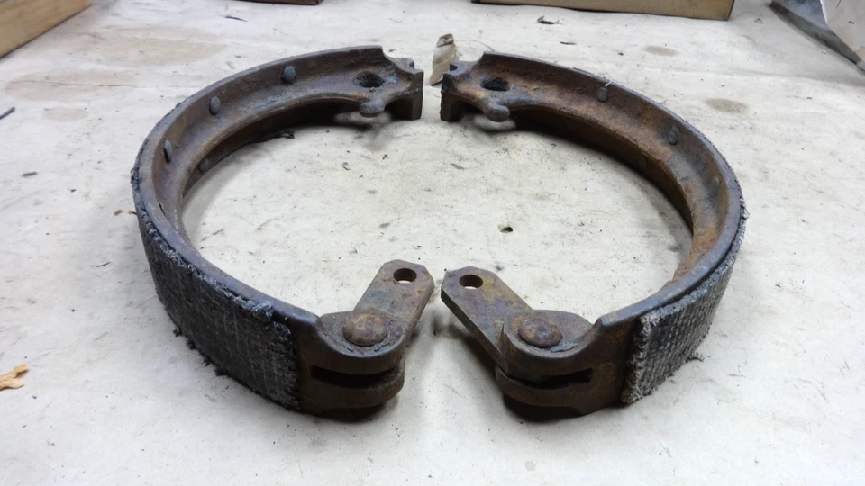 1917 1927 Modelo T Ford TT Camión ZAPATOS DE FRENO TRASEROS Original 2 zapatas a cada lado Foto 2 de 4