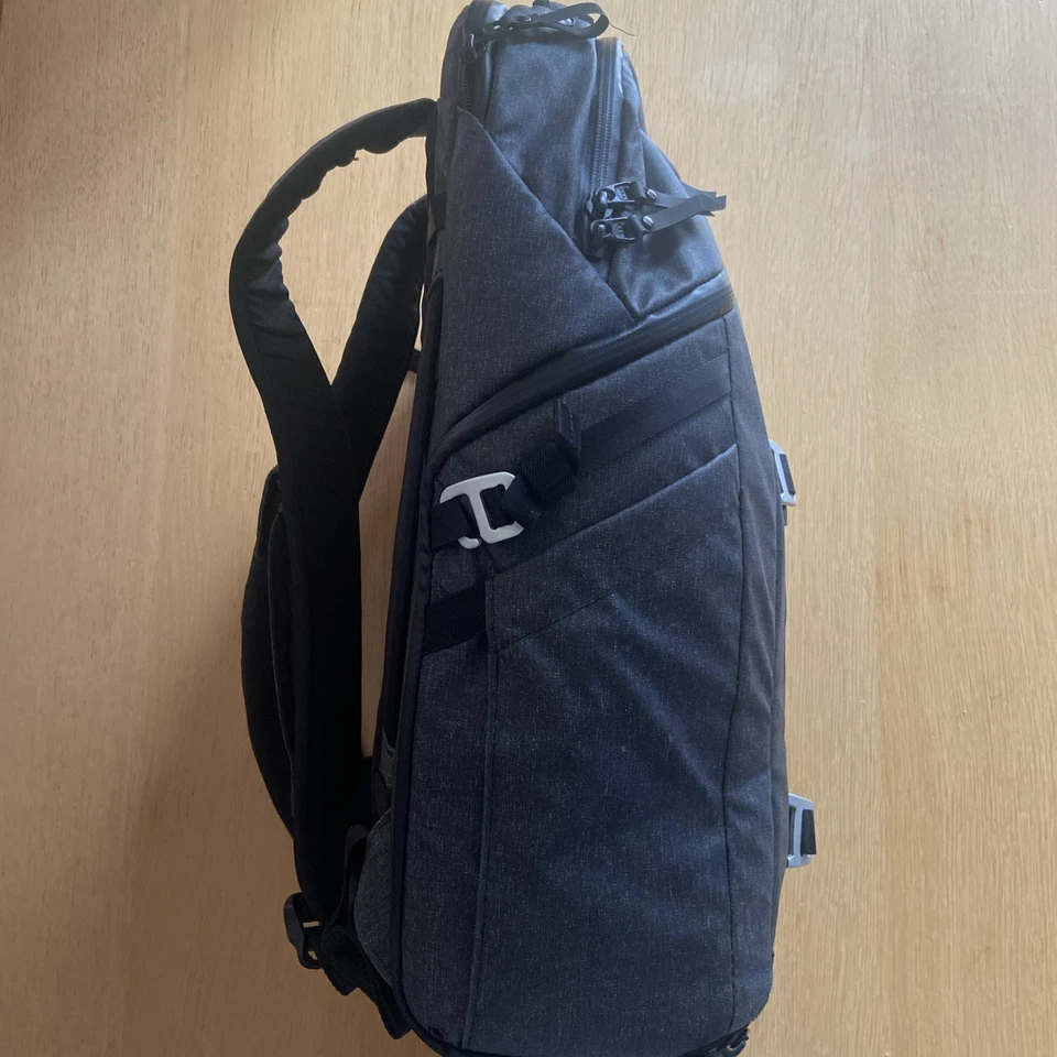 Lowepro Freeline BP 350 AW Camera Backpack/Daypack Grey Excellent Condition - Image 4 of 4