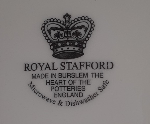 Royal Stafford Christmas Eve Fireplace 3-Salad Plates 8 1/2" + 8 3/4" Serve Bowl