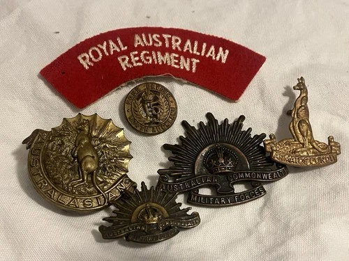 WW2 Australian Commonwealth Military  Force Hat Better Badges  Lot