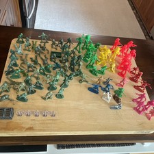  93 Vintage Toy Army Men/ Cowboys  Indians Figures Plastic Soldiers Lot