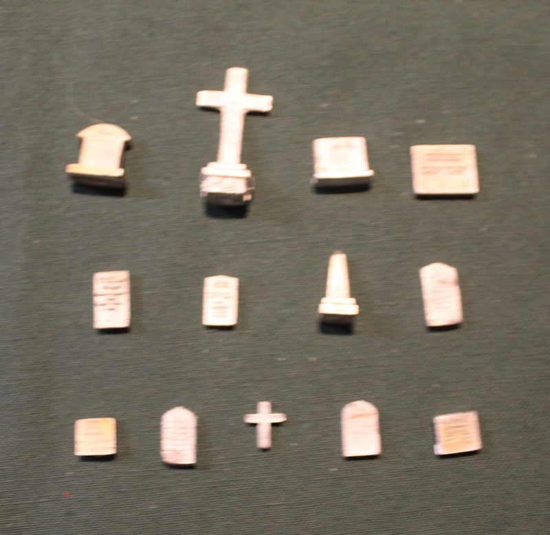 Tombstones (13 pcs) Woodland Scenics Scenic Accents Metal A1856- HO Scale