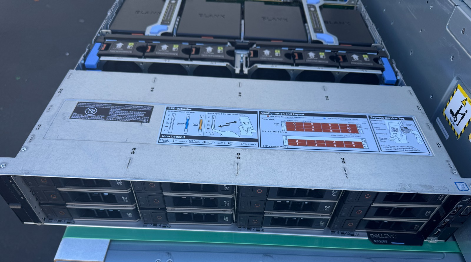 Dell EMC Storage NX3240 2x HS H730P 12 LFF + 4 LFF +2 LFF Barebone ...