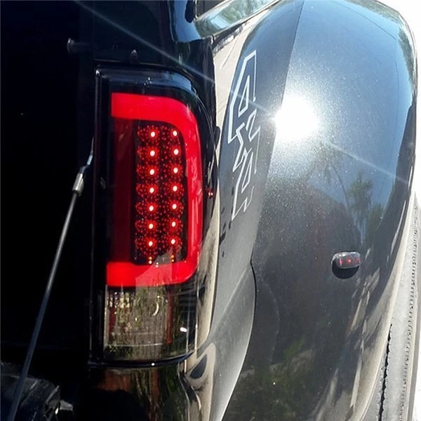 Luces traseras LED de fibra óptica Recon negras/humo para Ford F-250/350 99-07 y más Foto 2 de 4