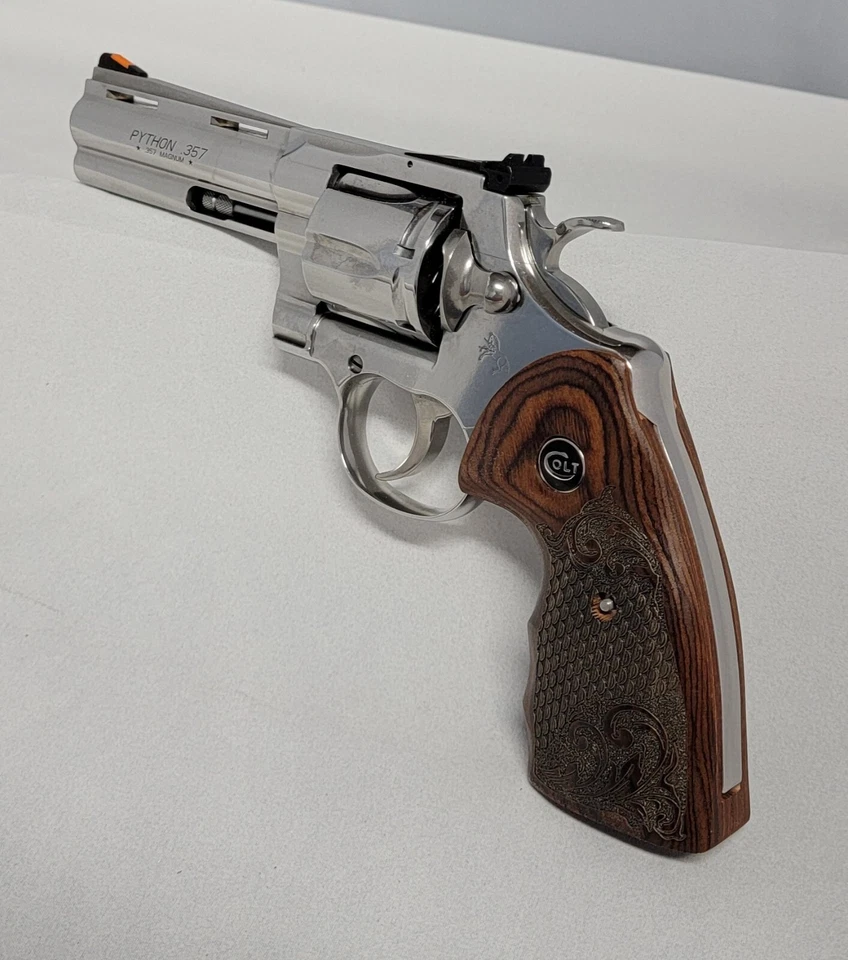 Colt Python 2020+2021 Anaconda Rosewood Dragon Scale w/black colt medallion grip - Image 3 of 4