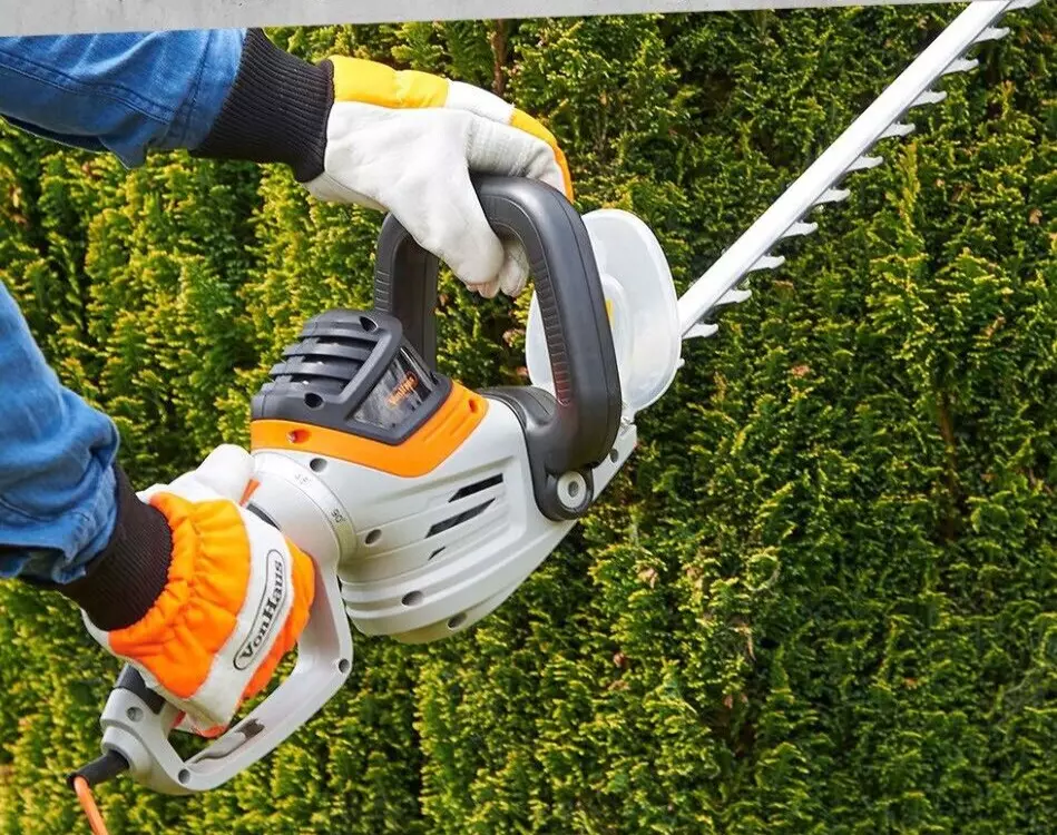 Corded Electric Hedge Trimmer Grass Bush Shrub Cutter Handheld Lightweight 710W