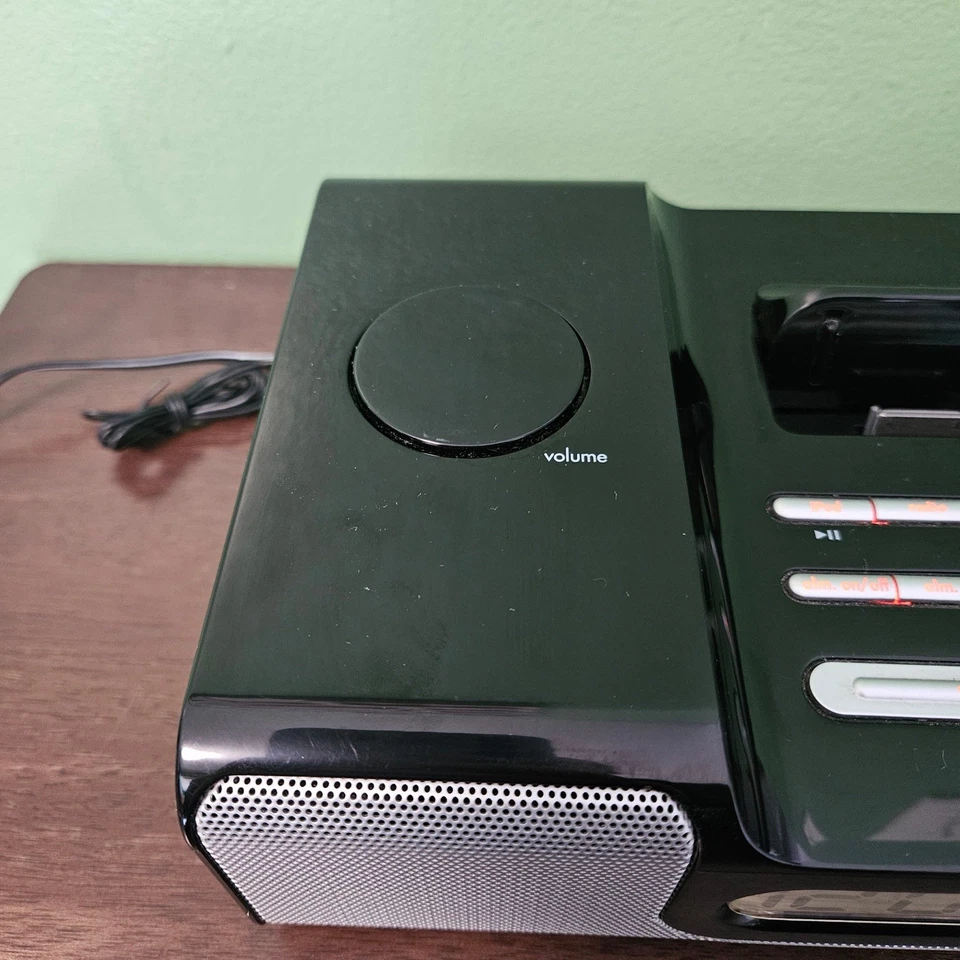 iHome Ih5 Alarm Clock Radio Apple iPod Home System - Image 4 of 4