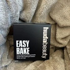 Huda Beauty Easy Bake Loose Baking & Setting Powder -Banana Bread