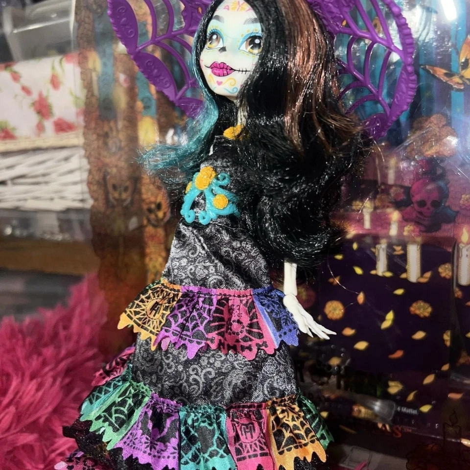 monster high howliday skelita calaveras skullector doll with box deadstock rare - Image 2 of 4