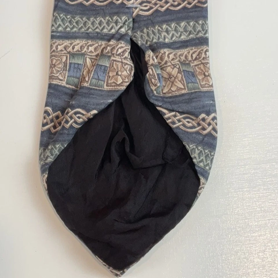 Corbata de seda clásica Cambridge para hombre - formal, profesional, elegante Foto 3 de 4