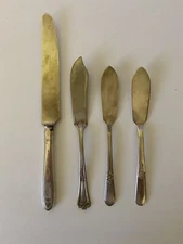 Vintage Silver Plated Knives Spreaders Butter Knives Lot of 4