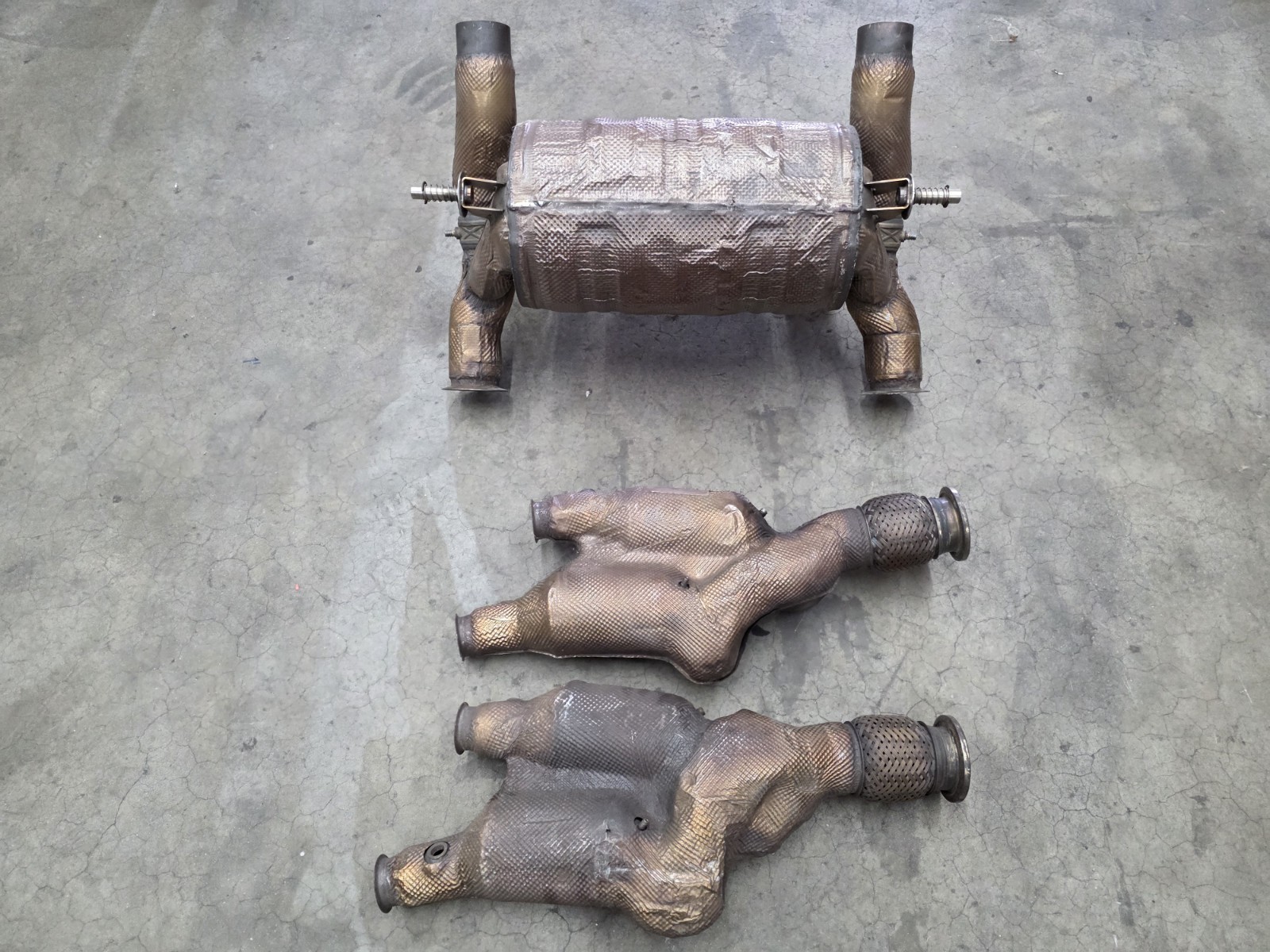 LAMBORGHINI AVENTADOR SVJ EXHAUST MUFFLER CATALYTIC OEM 07M131778E 07M131777G