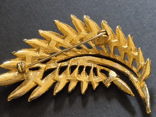 Broches vintage/antiguos florales tono dorado X5 lote mixto en muy buena condición para edades sin caja - Imagen 11 de 19