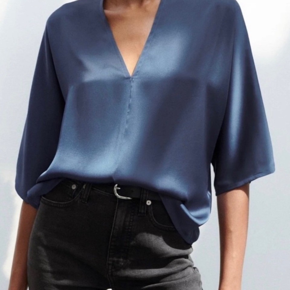 Reset Vault Code R LABEL THE RESET Green V Neck Pullover Blouse Top Shirt Women's Size ...