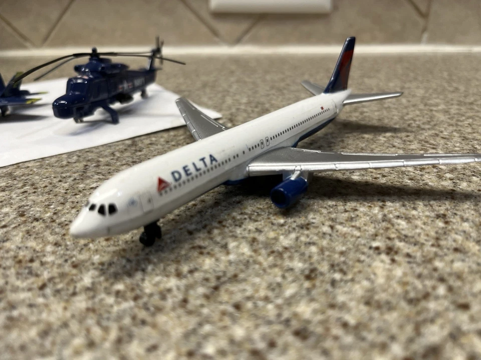 Lote de aviones de juguete Foto 2 de 4