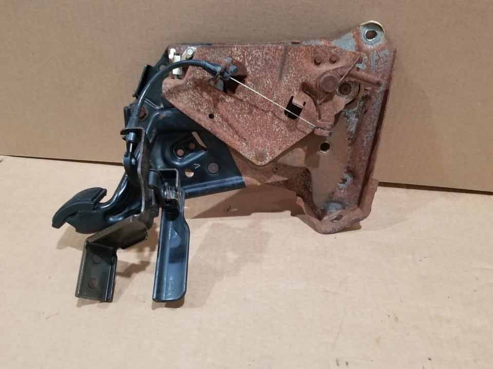 99-04 Ford Super Duty Excursion E-Brake Pedal Emergency Parking Assembly - Image 2 of 3