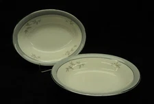 Vintage HARMONY pattern oval vegetable bowl by Syracuse China. Made in America. 
