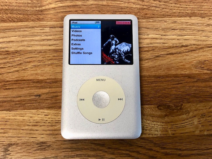 Apple iPod Classic 6th Generation 80GB Silver (A1238) - Bundle w