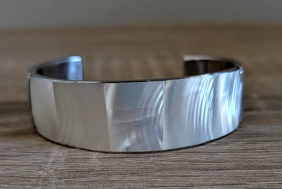 Brazalete Brazalete Moda Madreperla Iridiscente Tono Plata Foto 2 de 4