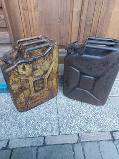 Ww2 Taniche Per Carburante Onglese E Tedesca Wehrmacht No Elmetto