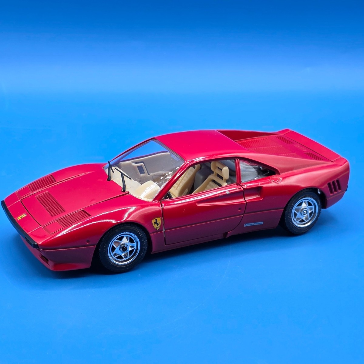 Burago Diecast Red Ferrari GTO 1984 Made in Italy 1:24 BBurago