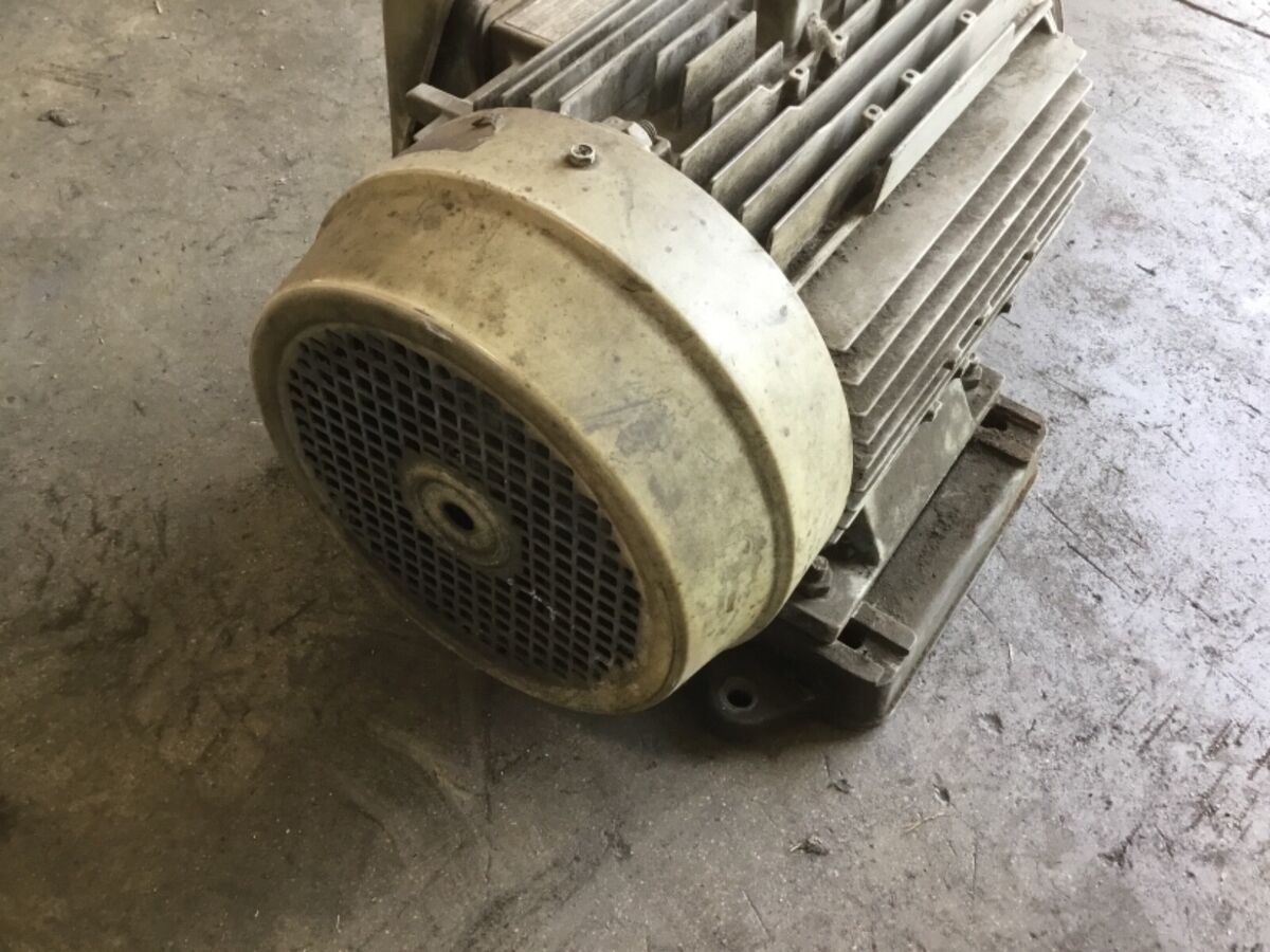 Toshiba Induction Motor 3 PH 7.5 kw 1435/1740 rpm 200/220V Toshiba Induction Motor 3 PH 7.5 kw 1435/1740 rpm 200/220V