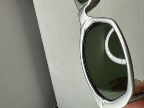Vintage Arnette Mantis Sunglasses. Silver Frames, Dark Green Lenses 125-0915 - Picture 4 of 9
