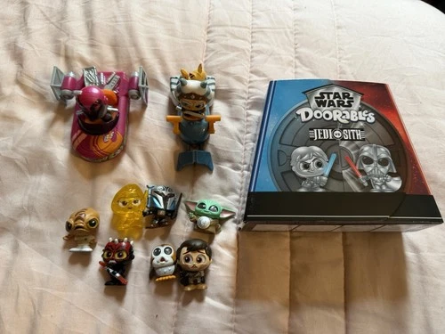 Doorables Star Wars Light-Up Mini Figurine Set Jedi vs Sith with Display Box