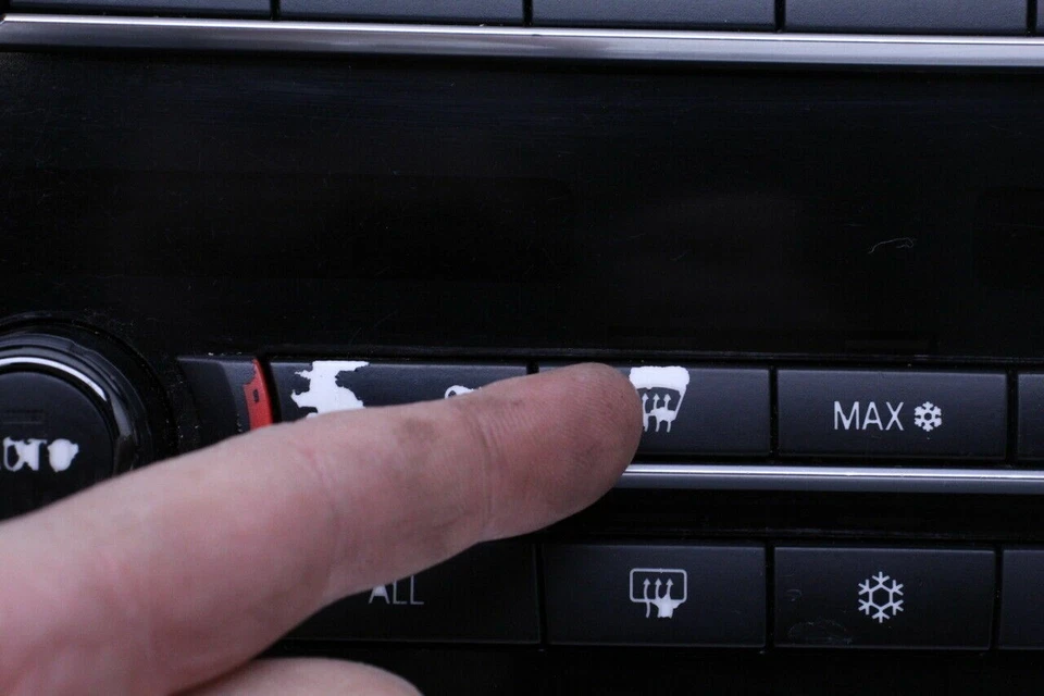 Painel de controle de temperatura climática áudio 2010 BMW 550i GT usado pelo fabricante - Imagem 3 de 4