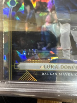 PSA 10. 22-23 Panini Crown Royale - Luka Dončić #80 Crystal Gold 7