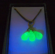Vintage Vaseline Color Necklace - Glows Under UV Light ~ Green Teardrops
