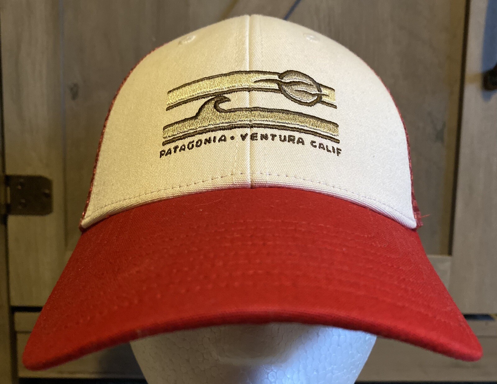 Raro sombrero de camionero Patatonia paisaje marino Ventura California ajustable rojo/blanco