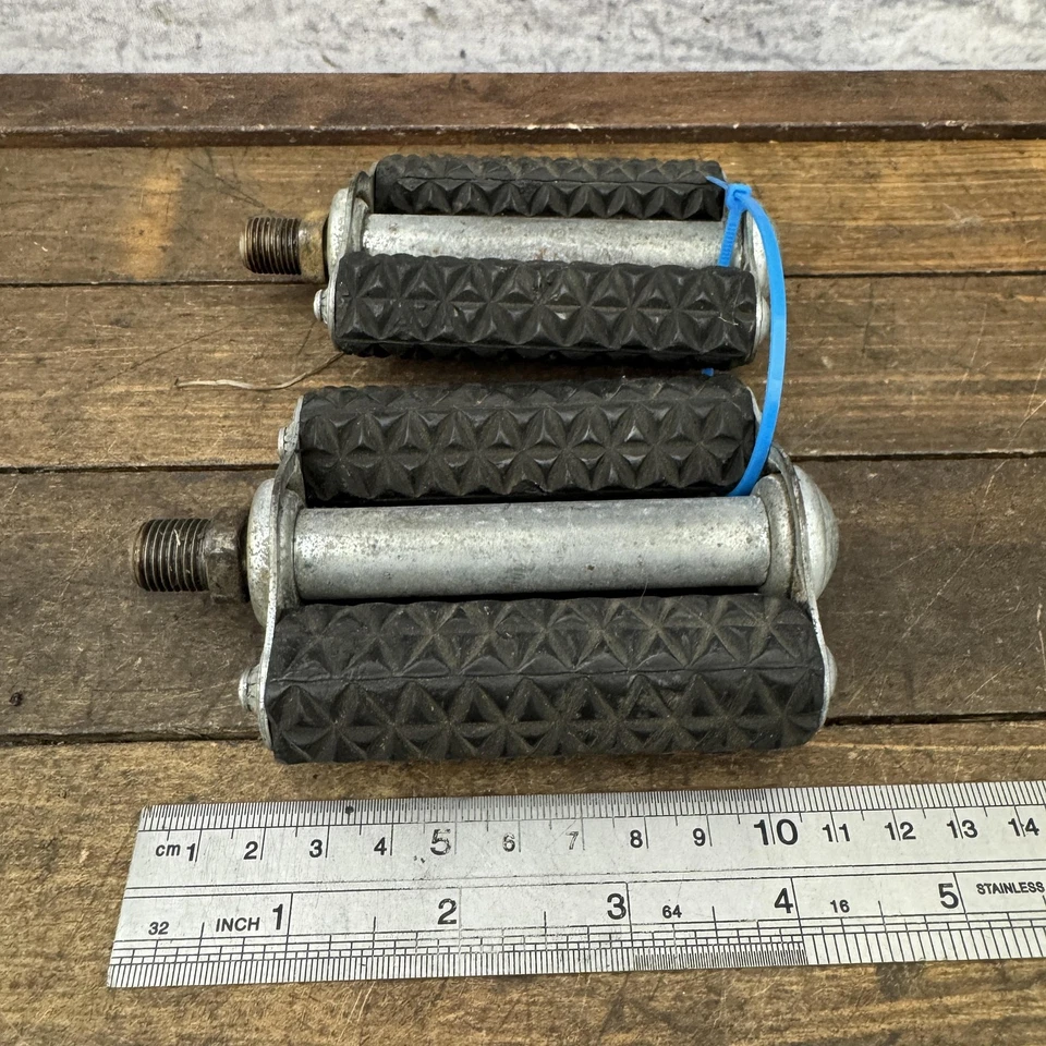 Par de pedales Schwinn Sting-Ray Jr de colección 1/2 pulgada rosca bloque de goma aprobado por BMX Foto 2 de 4