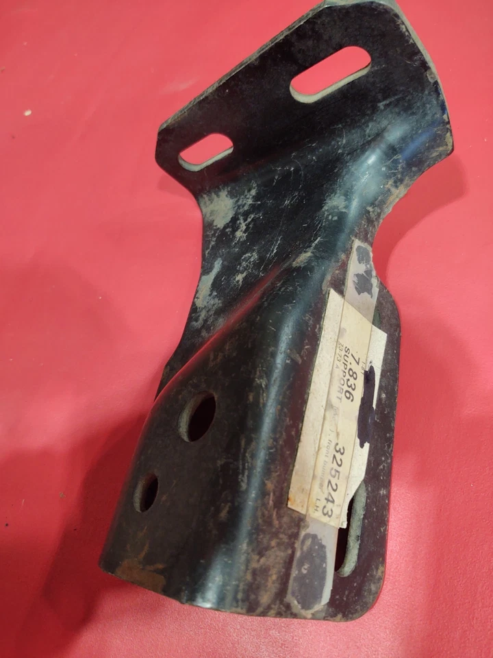 NOS OEM GM 73 1973 CHEVELLE EL CAMINO GMC SPRINT PARACHOQUES SOPORTE FRONTAL SOPORTE Foto 3 de 4