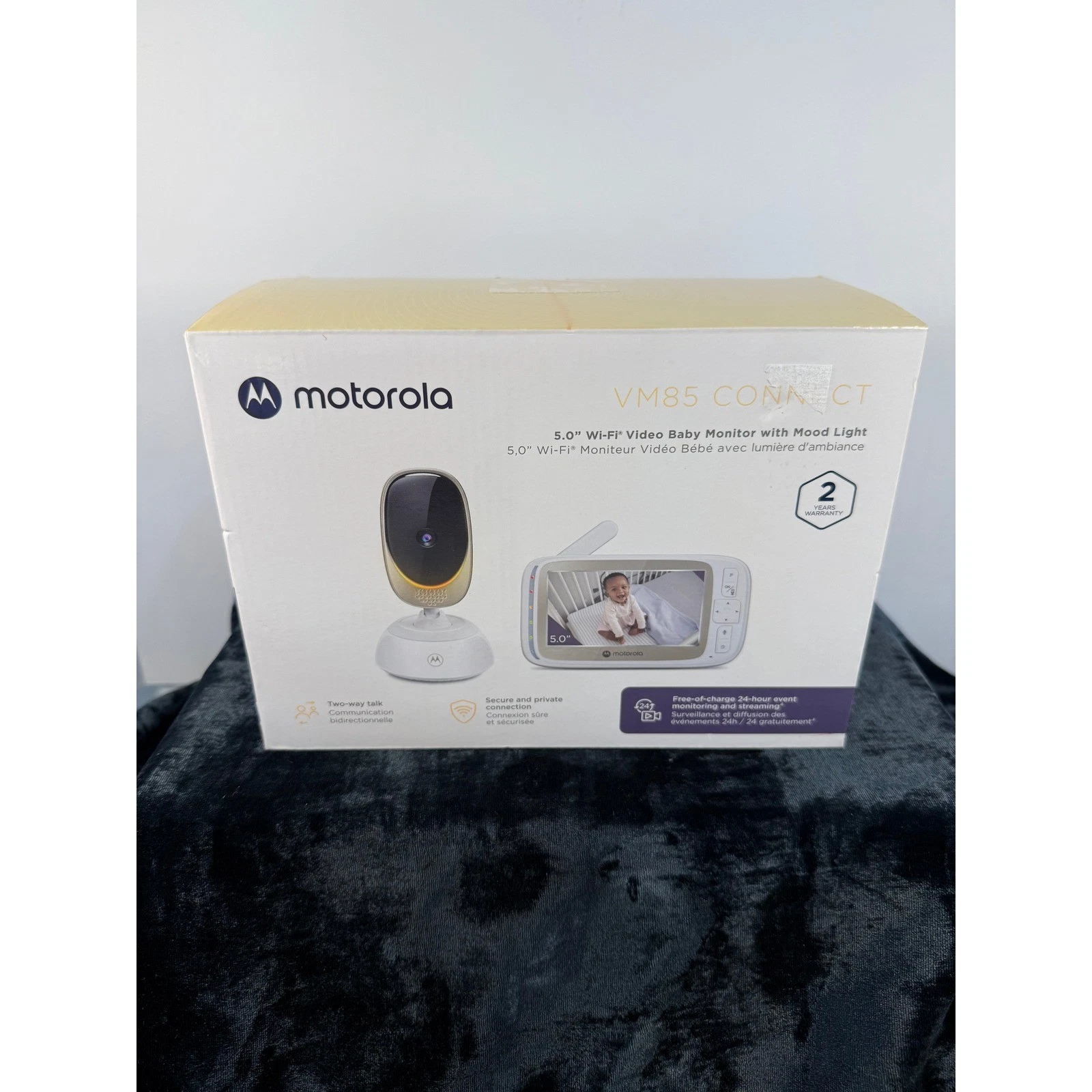 Motorola VM85 Connect 5.0 Wi-Fi Video Baby Monitor with Mood Light White Gold
