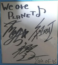 Io Shirai, Mayu Iwatani, Natsumi Shouzuki autographed colored paper 35