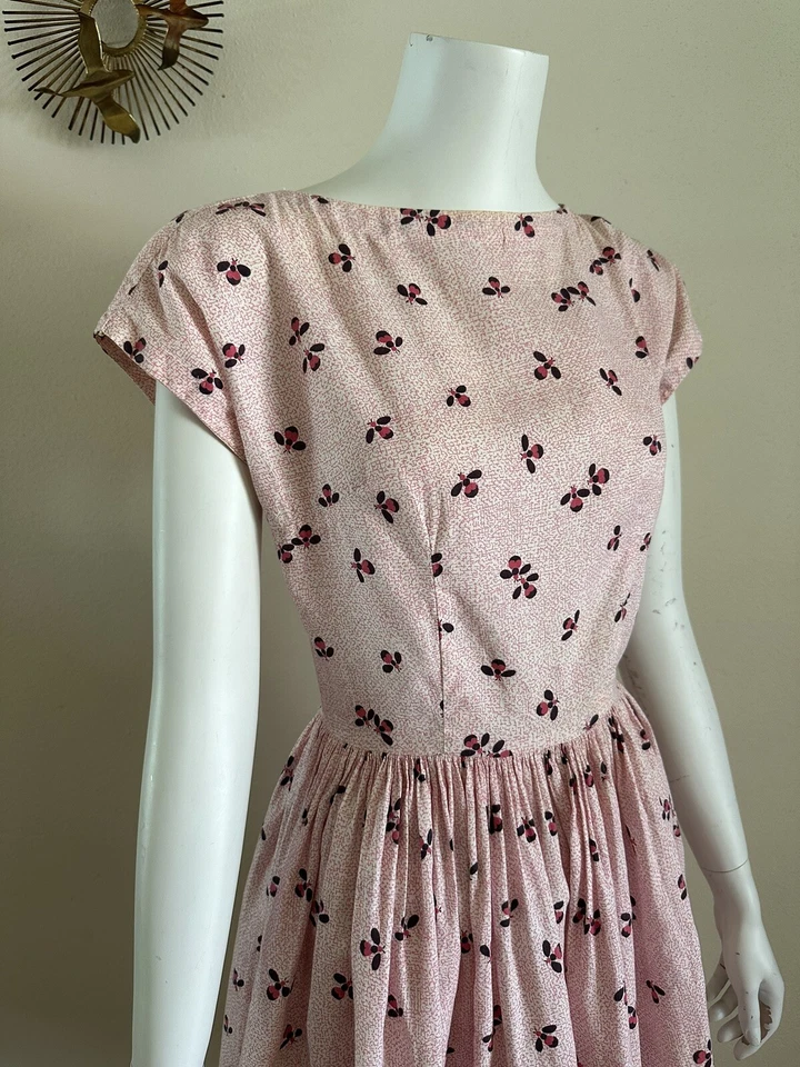 1950s Pink Bumblebee Bee Novelty Print Cotton Day Dress Patio Western S 40s VTG - Image 2 of 4