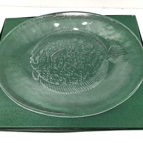 KOSTA BODA Shrimp/Flounder Glass Plate Set of 2 - Picture 3 of 4