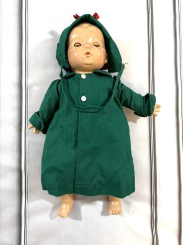Muñeca Madame Alexander 1943 16” cuerpo de tela abrigo verde vestido amarillo vintage - Imagen 2 de 17